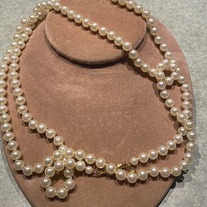 LR Classy, chic long strand of Pearls